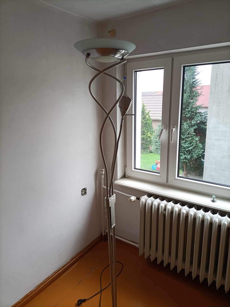 Lampa stojąca podłogowa