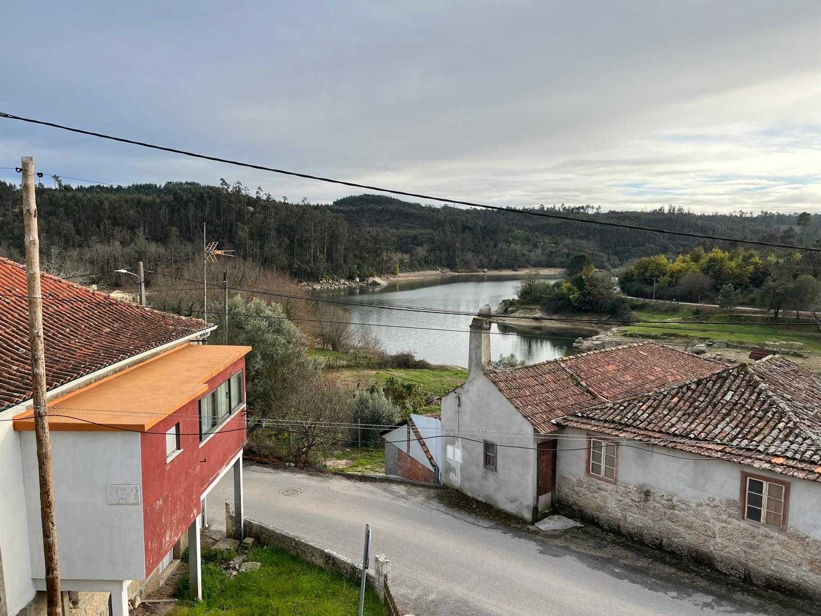 Alugo casa ou quartos