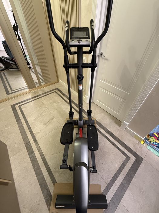 Продам Еліптичний Орбітрек HouseFit