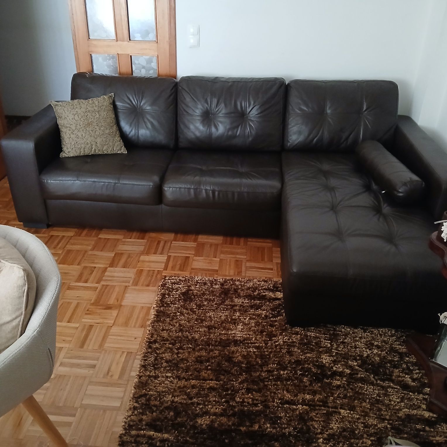 Sofá cama com chaise long castanho chocolate