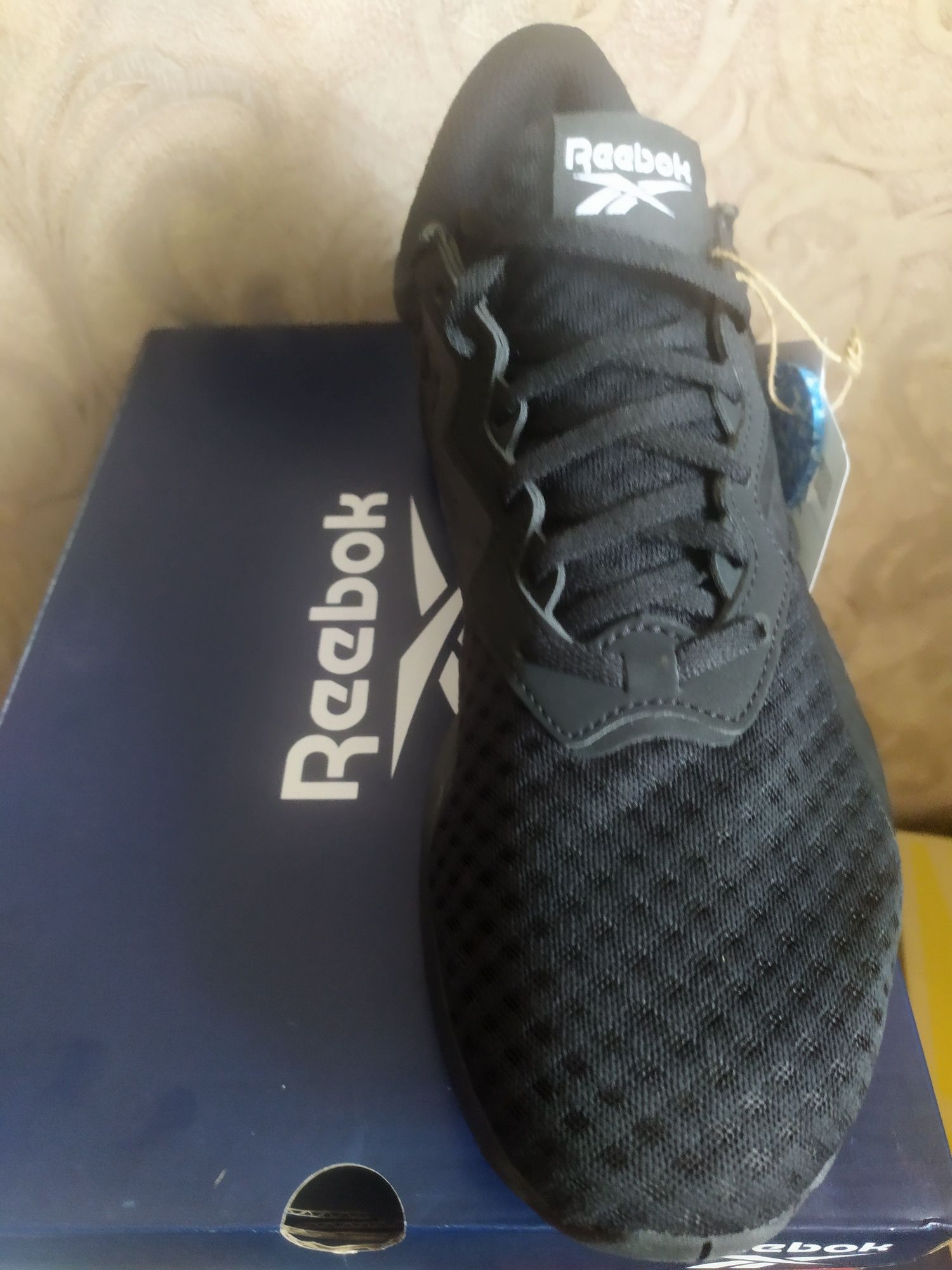 Новые Reebok кроссовки.