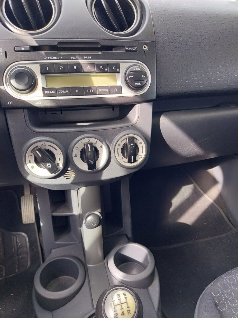 Colt 1.1 com ar condicionado