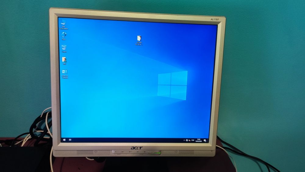 Computador MSI com monitor