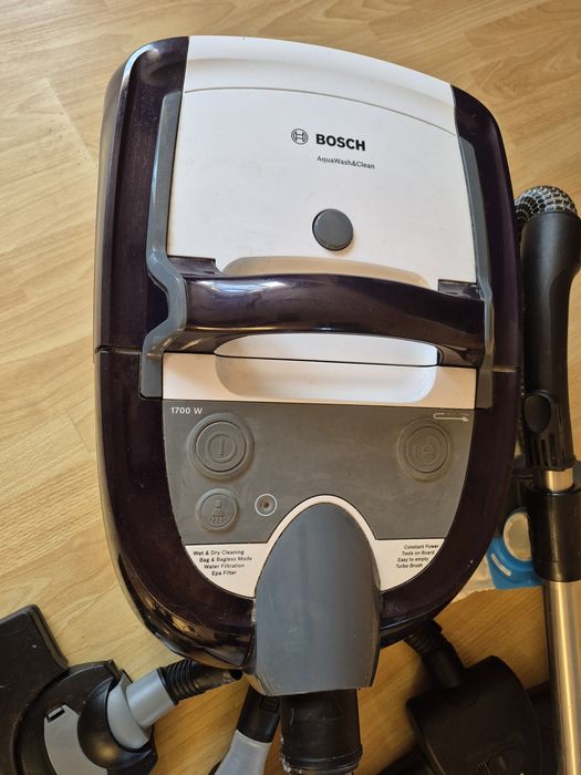 Пилосос миючий з аквафільтром Bosch BWD41740