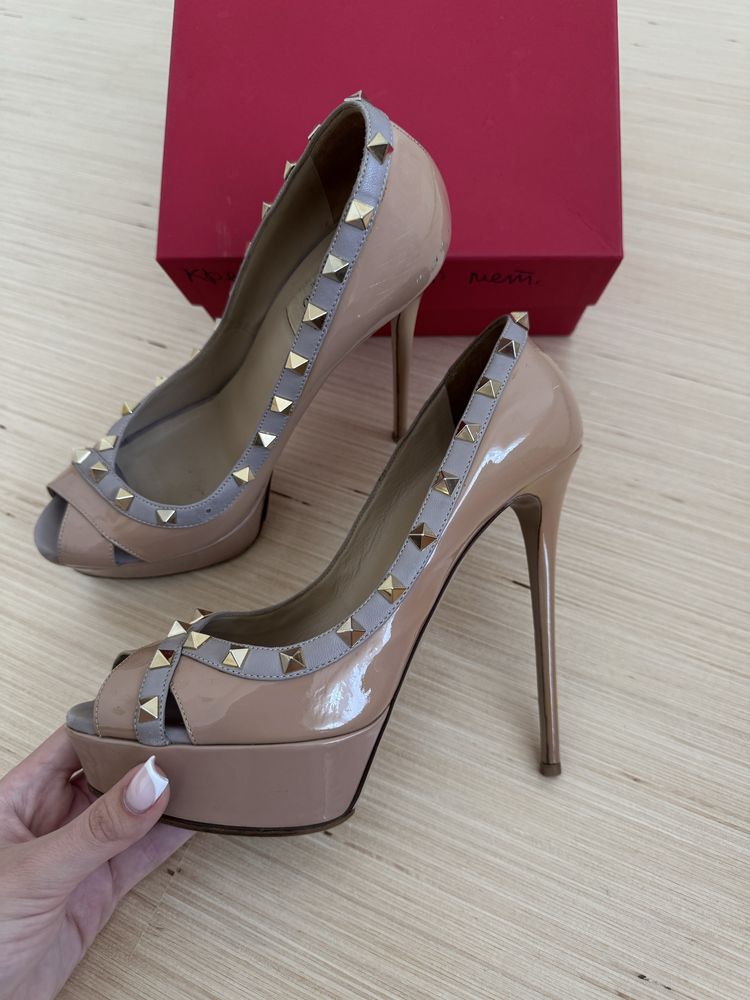 Підбори valentino