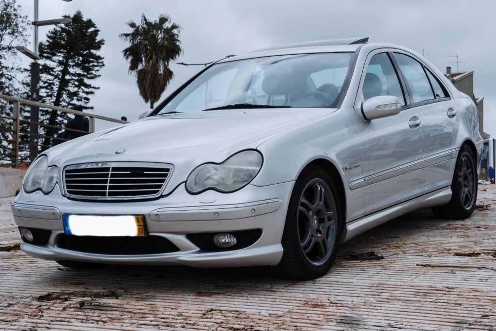 Mercedes Benz c32 AMG inigualável 357cv