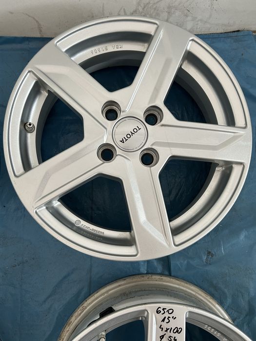650 Felgi Aluminiowe TOYOTA R 15 4x100 otwór 54 Bardzo Ładne