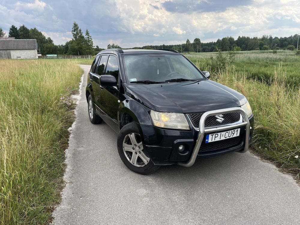 Sprzedam Suzuki Vitare z 2006 roku. Dlugie opłaty.