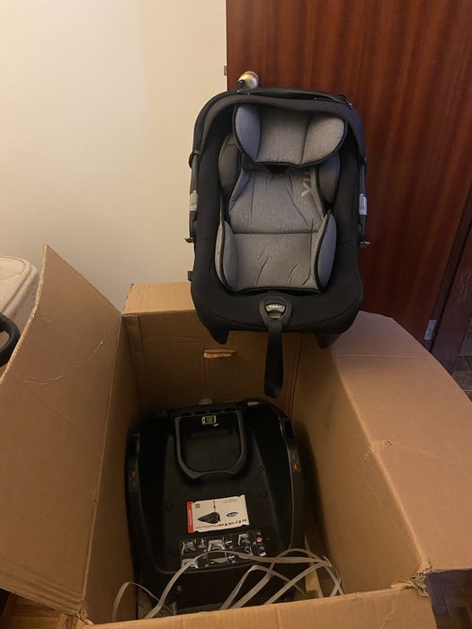 Carrinho de bebe e ovo jané