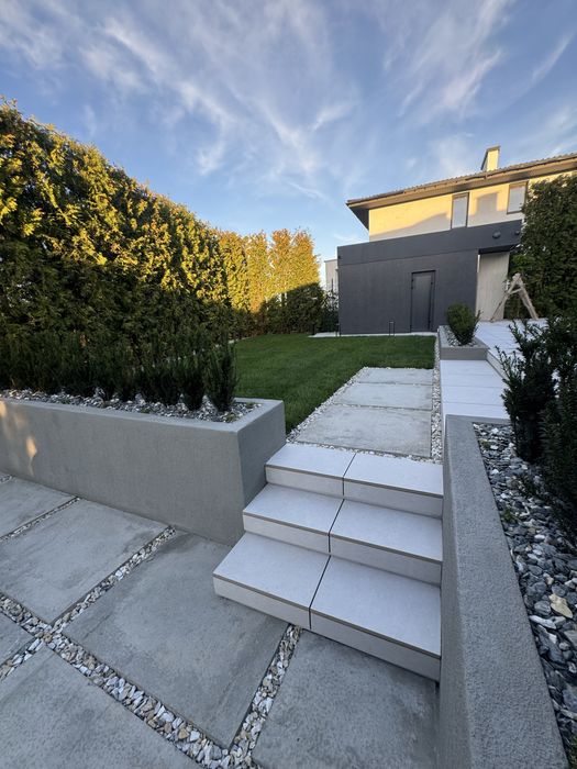 Ландшафтні роботи•Догляд • Автополив • Освітлення • Проектування