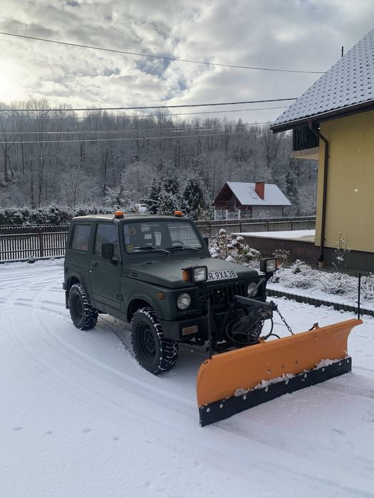 Suzuki samurai sj410 pług pfau, akcja zima, odśnieżarka