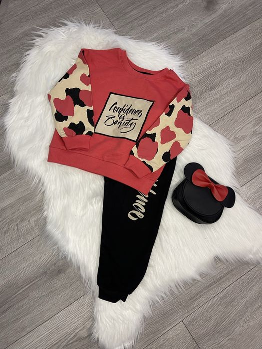 Костюм на дівчинку