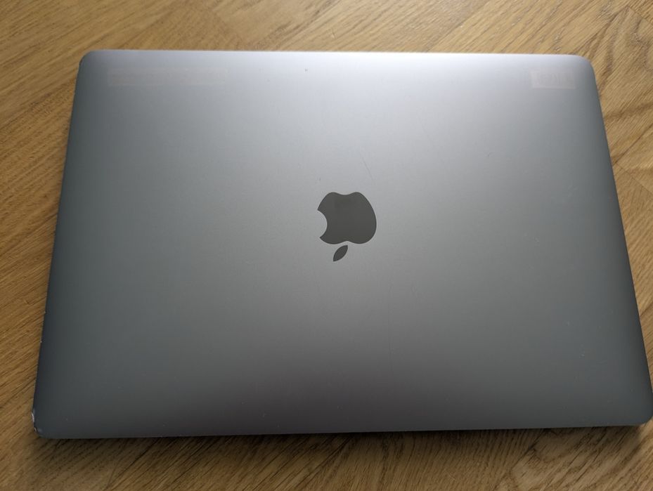 MacBook Air 2020, i3, 8/128 ГБ.