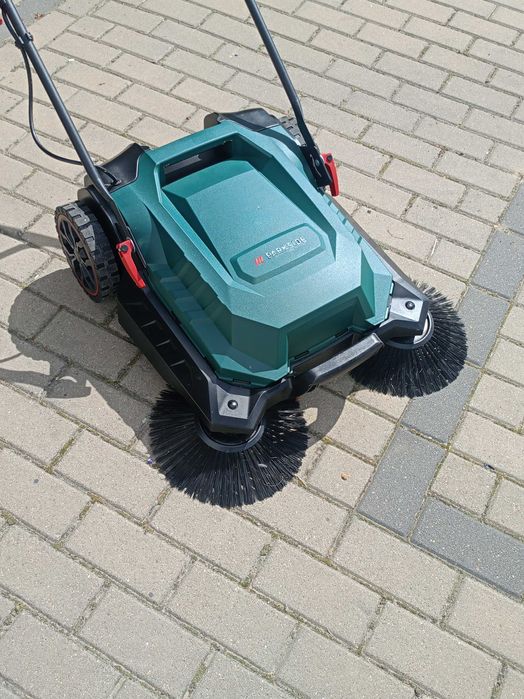 Sprzedam prawie nie używaną zamiatarkę akumulatorową Parkside