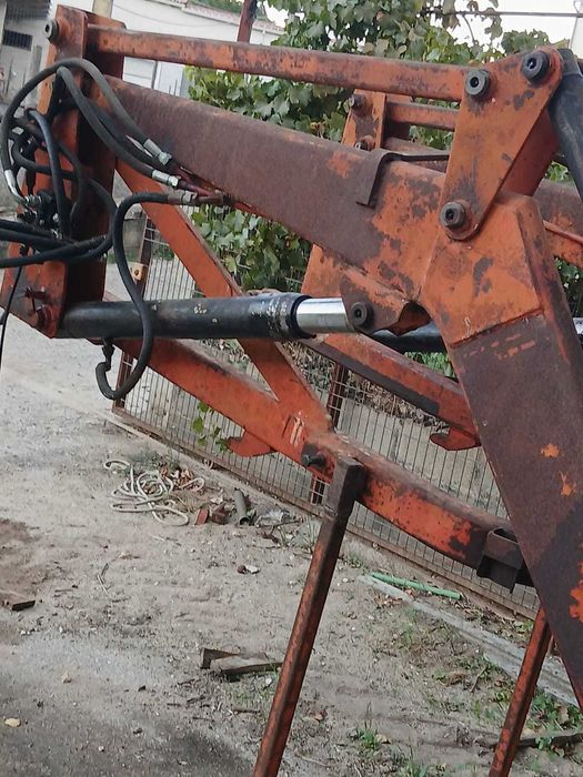 Carregador frontal tenias