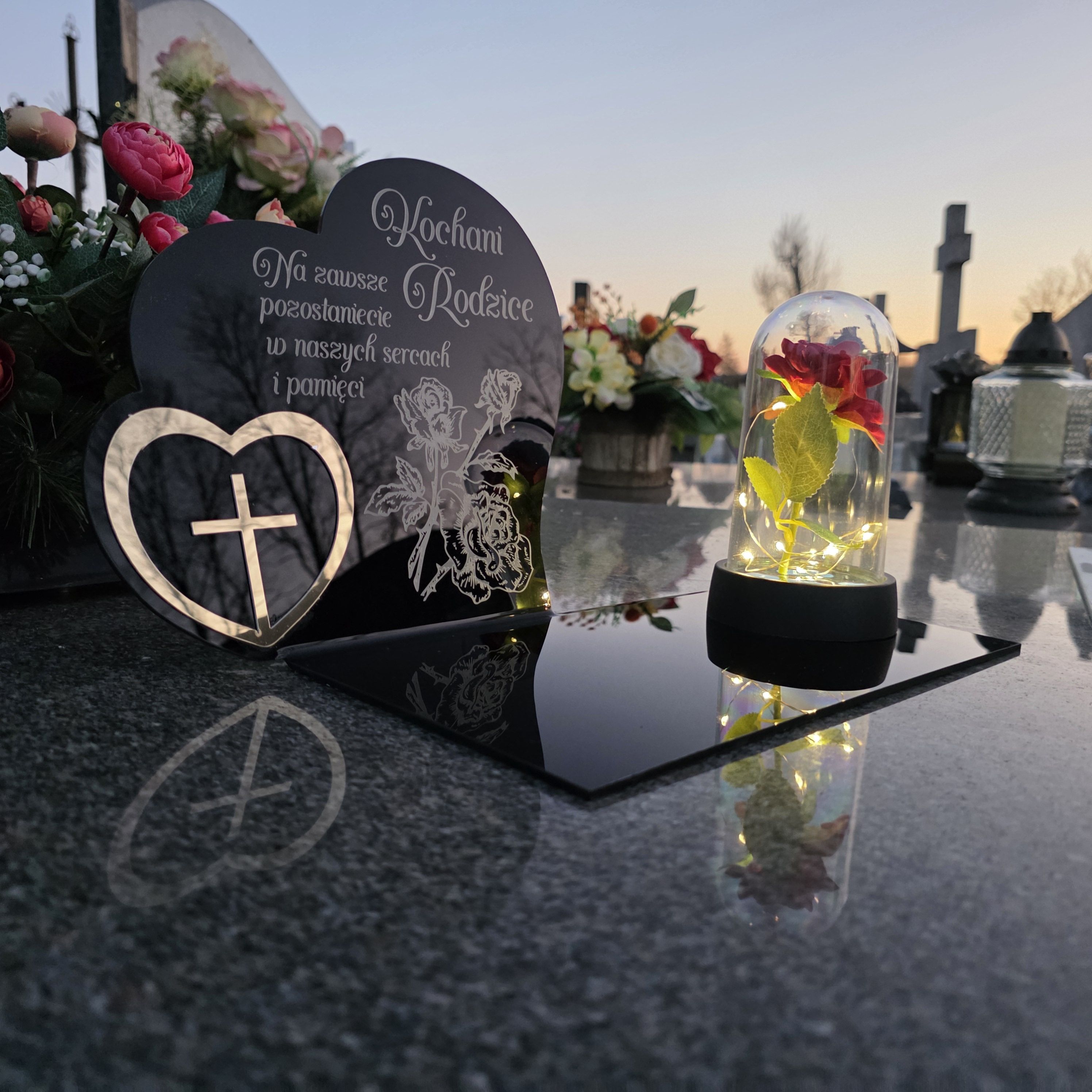Znicz dla Rodziców dekoracja na grób grawer podstawka na cmentarz róża