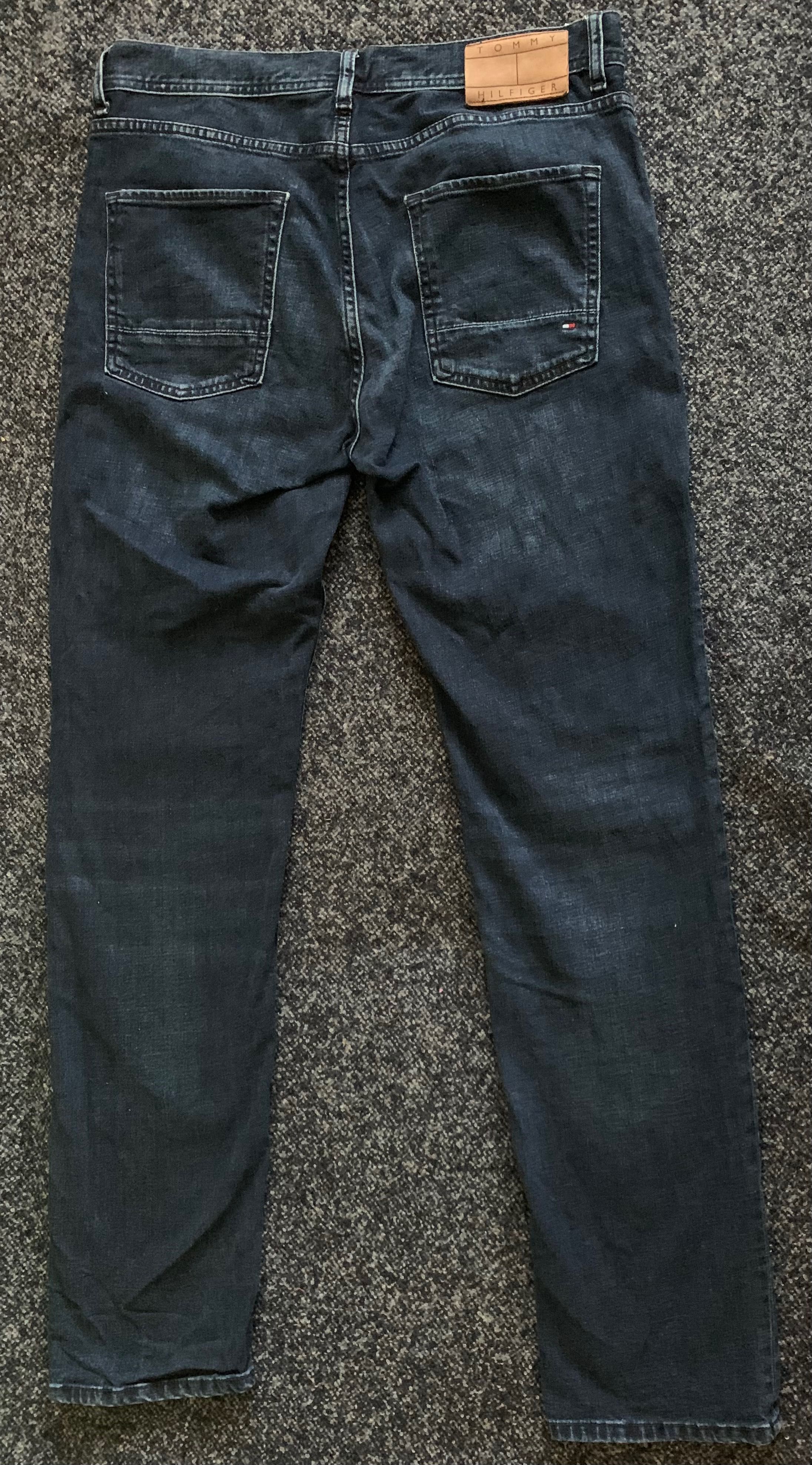 Джинсы Tommy Hilfiger и Armani exchange