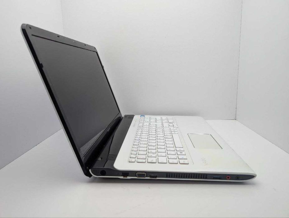 SONY SVE-171G12M I3-3120M Ram:8gb HDD:500Gb Intel HD Graphics 17.3
