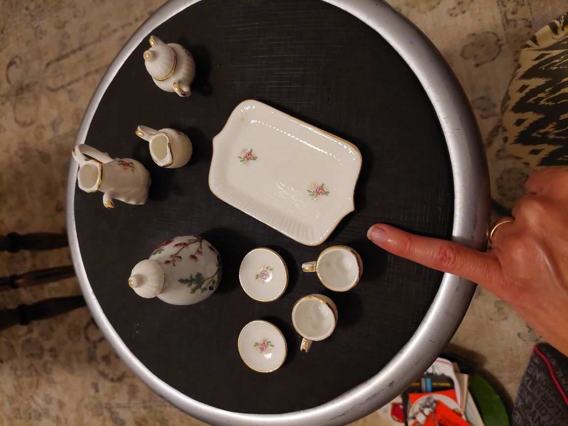 Louças em miniatura