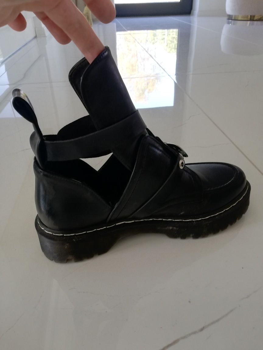 Buty czarne z łańcuszkiem łańcuchem botki workery