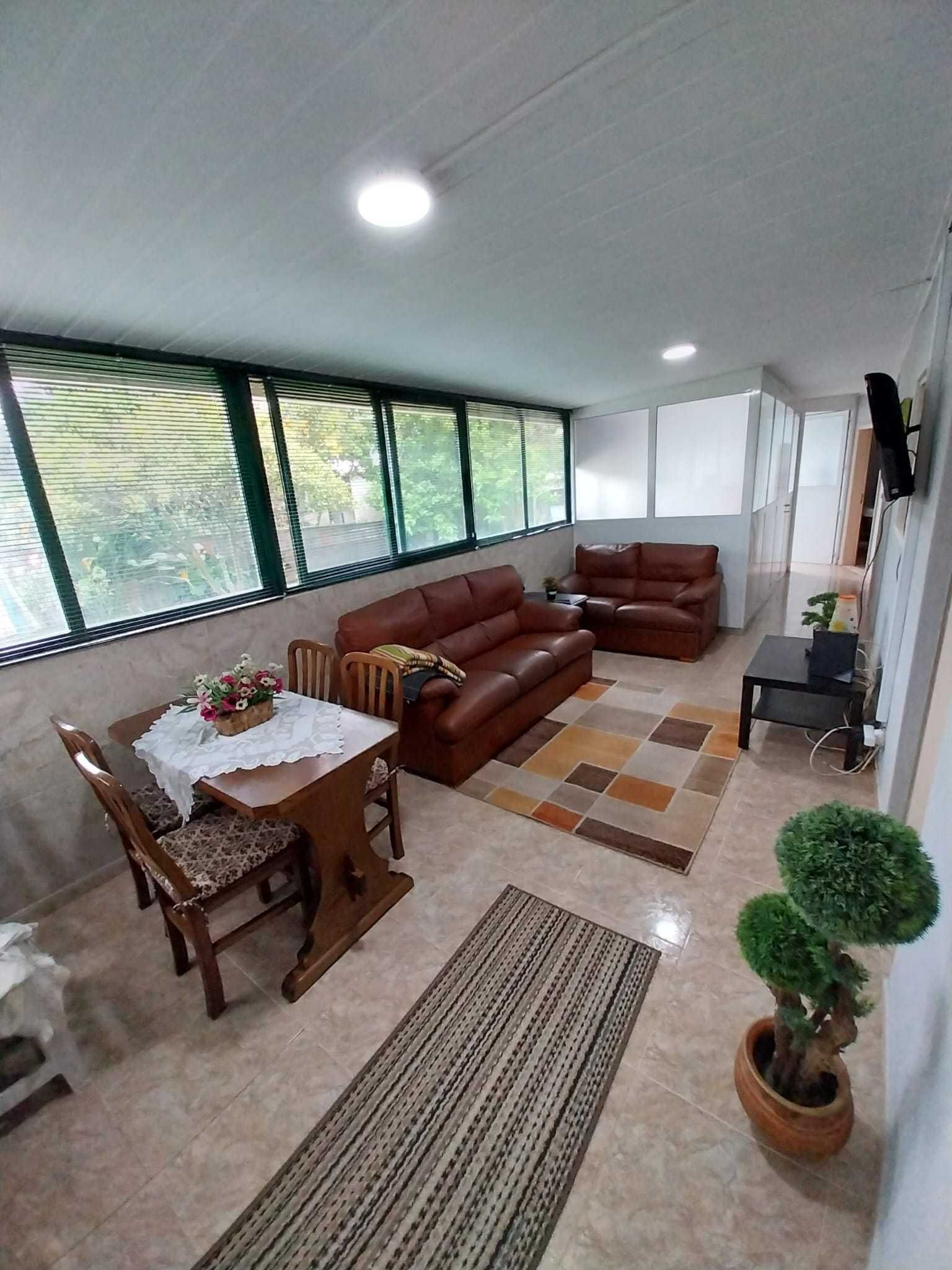 Arrendo quartos a senhora/menina em Leça do Balio - rua principal