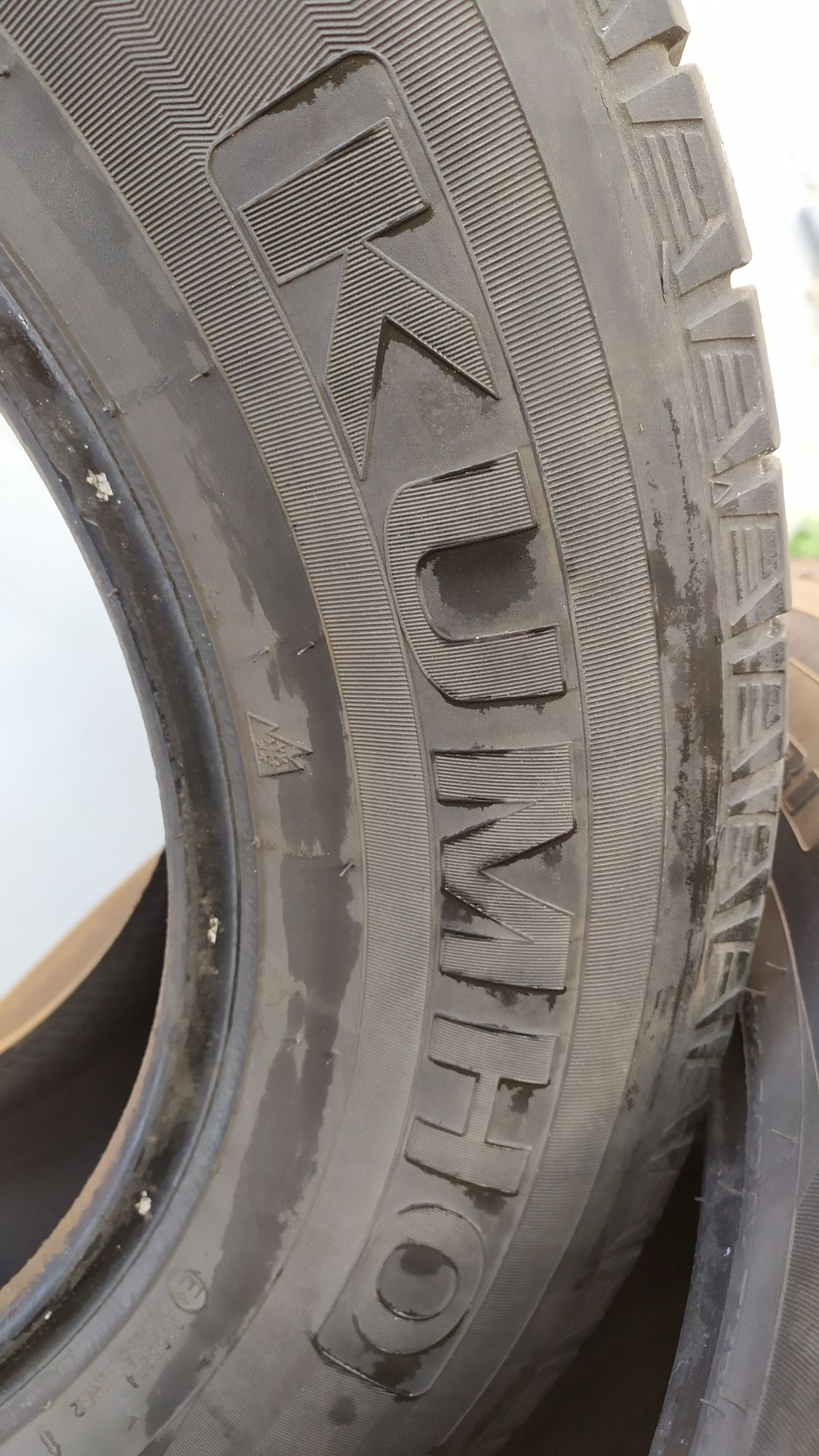 Kumho 235/65 R17