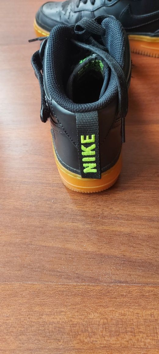 Ténis nike bota pouco usados