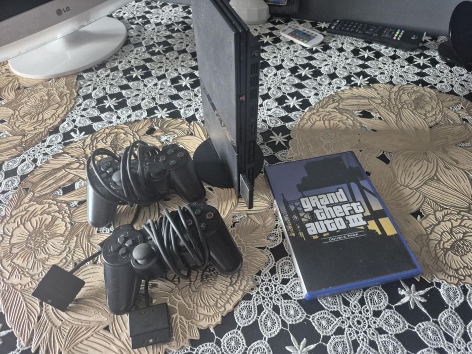 Ps2 slim + 2 pady i gra