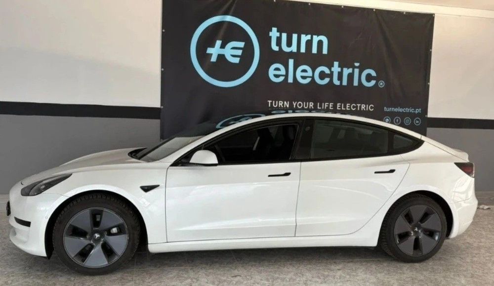 Tesla Model 3 Standard Range Plus RWD