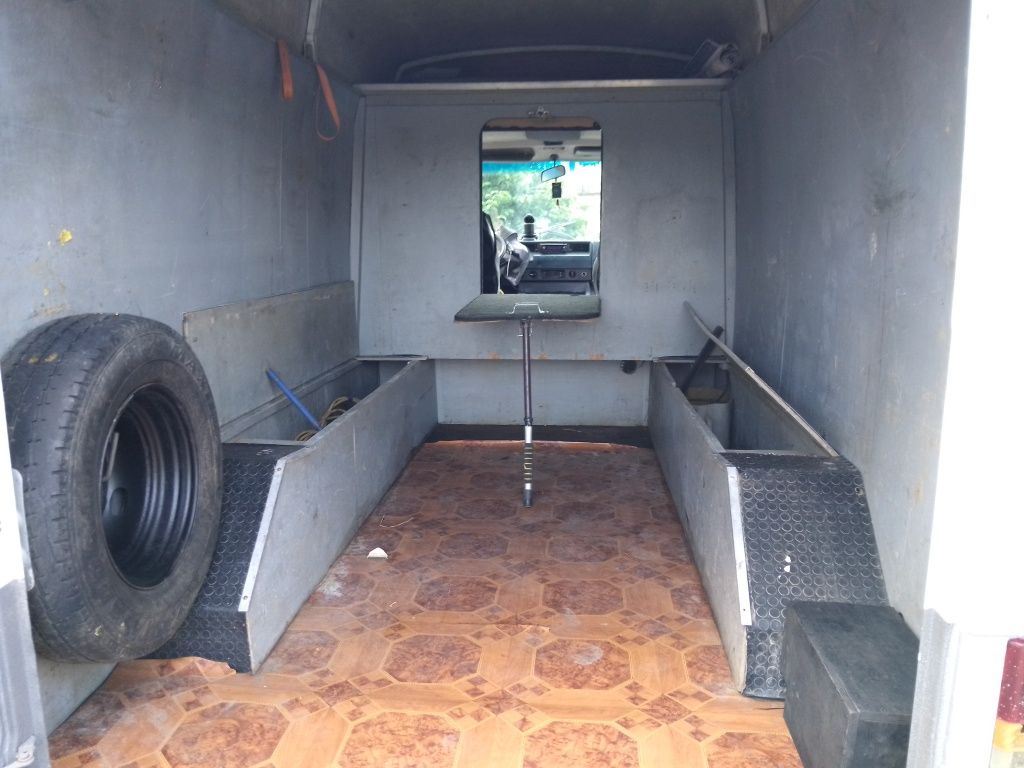 Продам Mercedes MB 100
