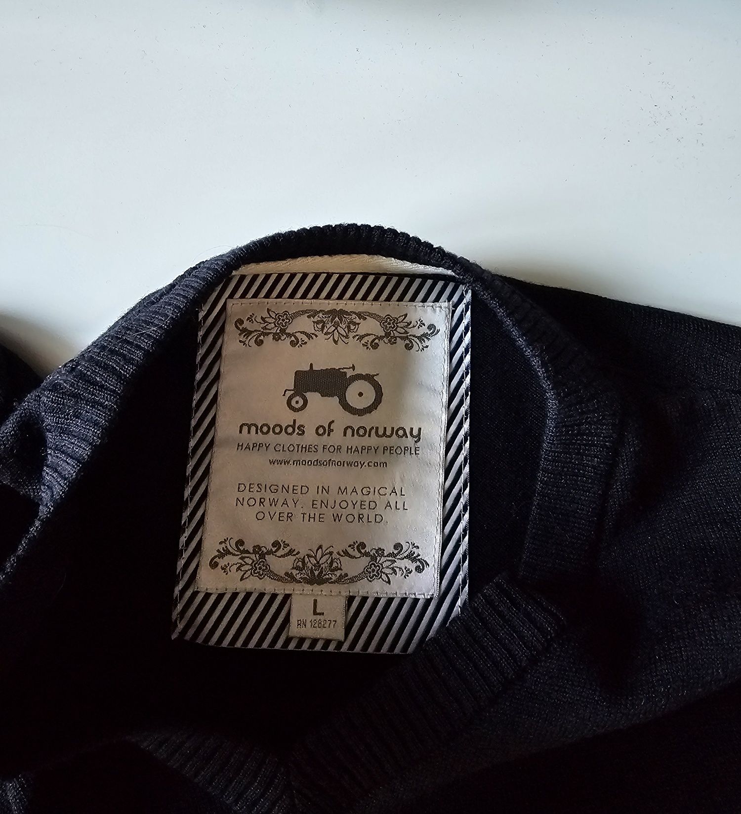 Moods of Norway męski sweter wełna merino czarny w serek L