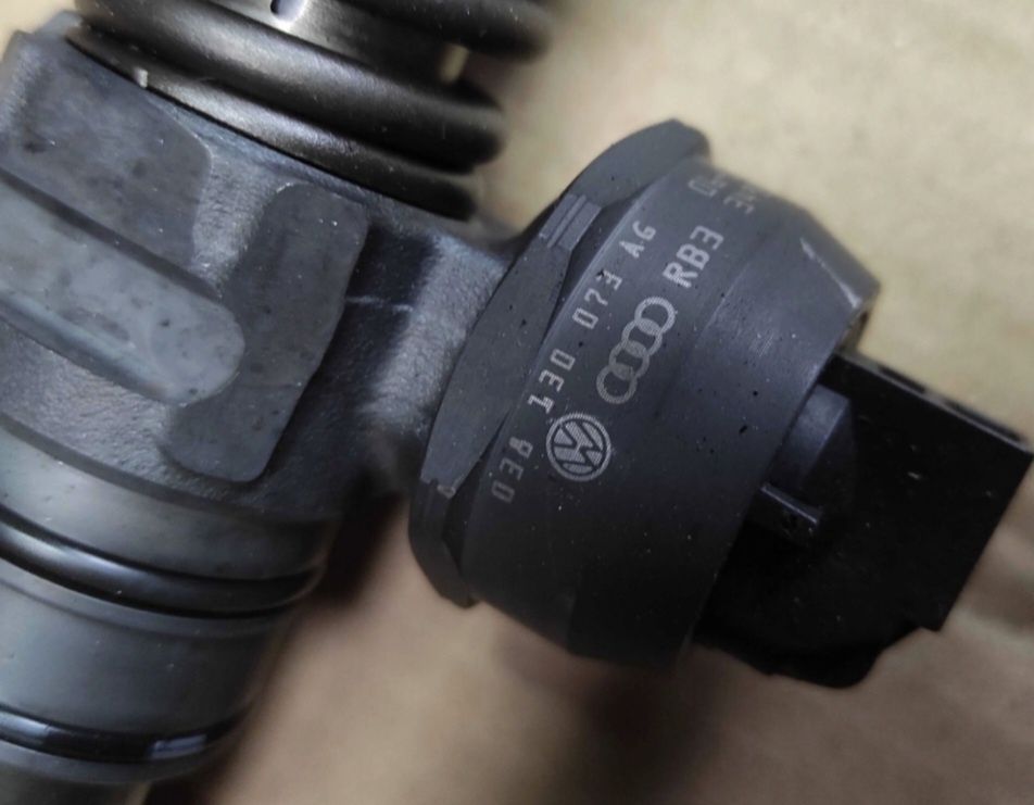 Насос форсунки 1.9 TDI  з Т5