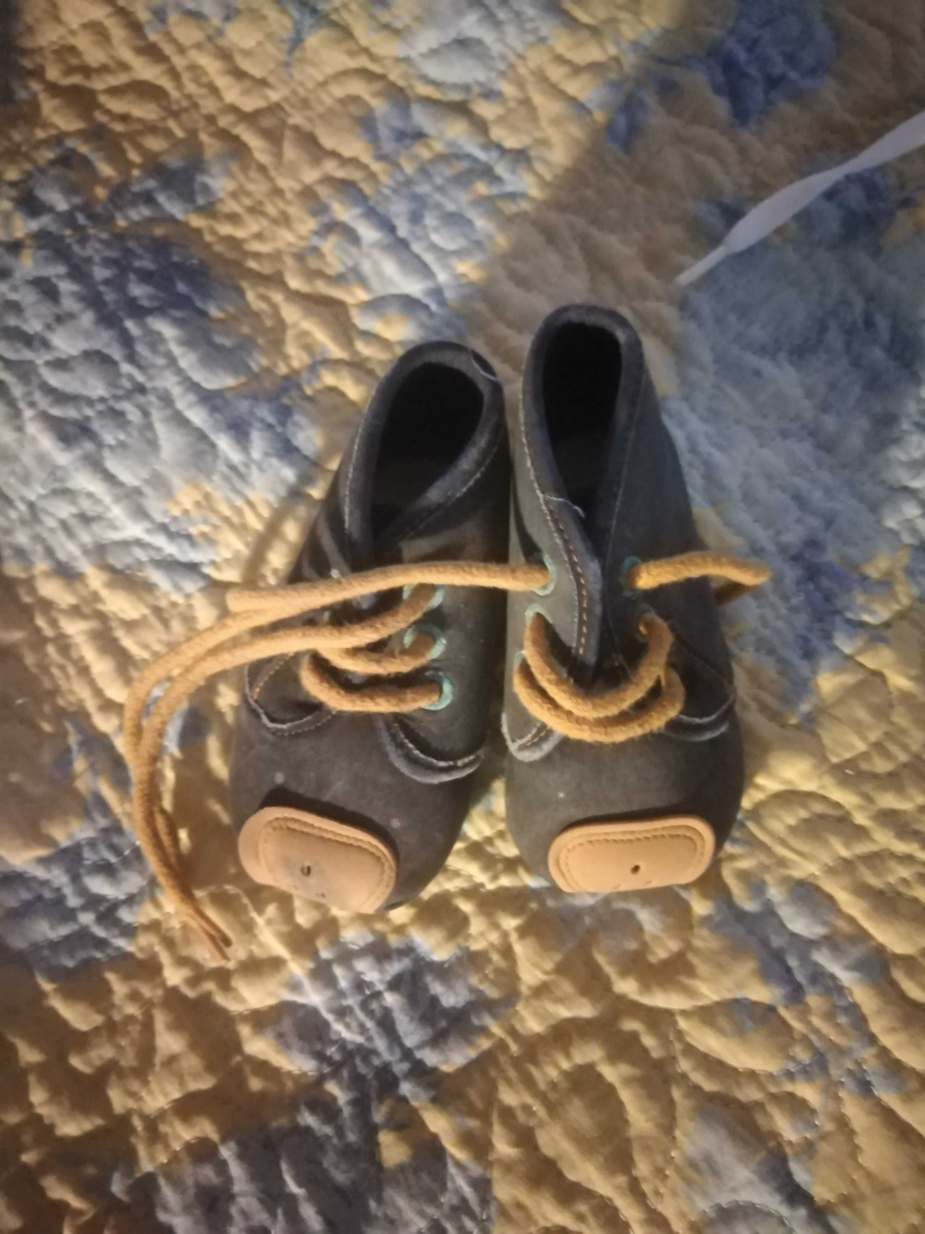 Vendo 6 pares de sapatos de bebé