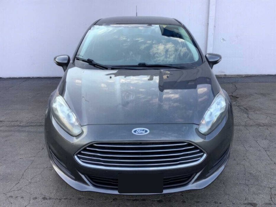 Ford Fiesta SE      2016