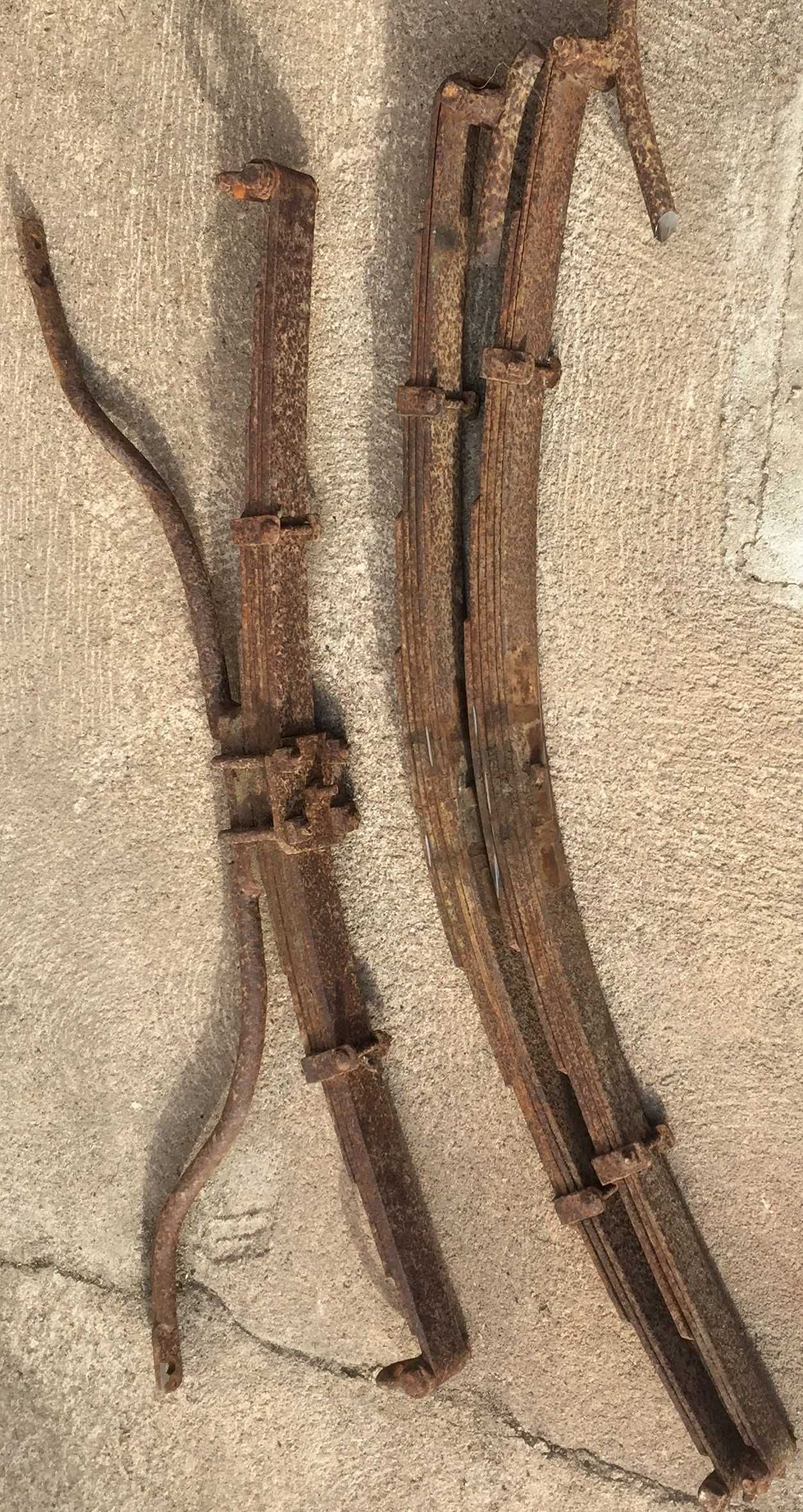 Molas de aço antigas para carroça