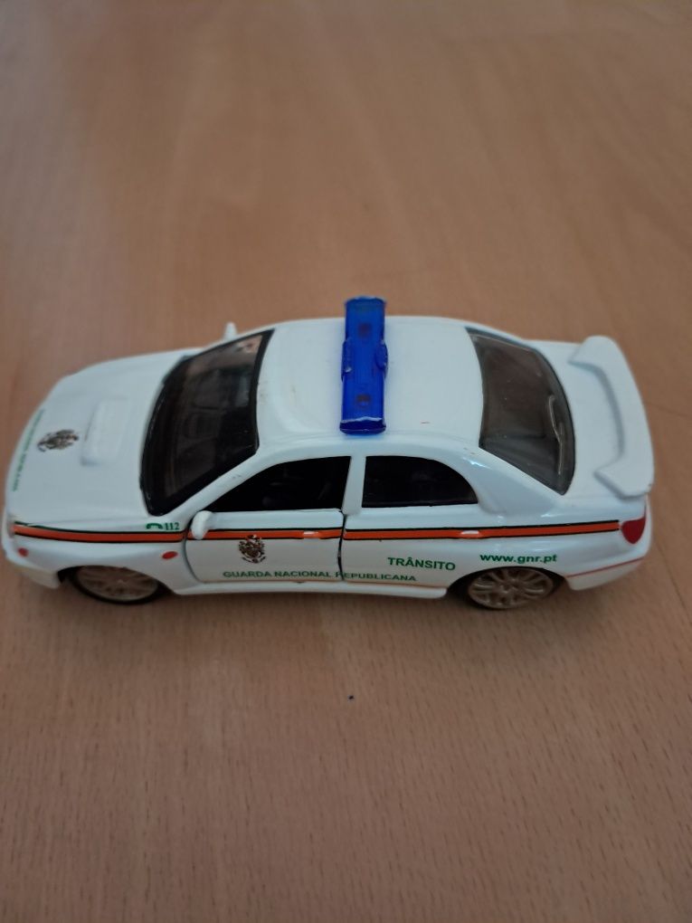 Carro GNR policia trânsito Subaru Impreza