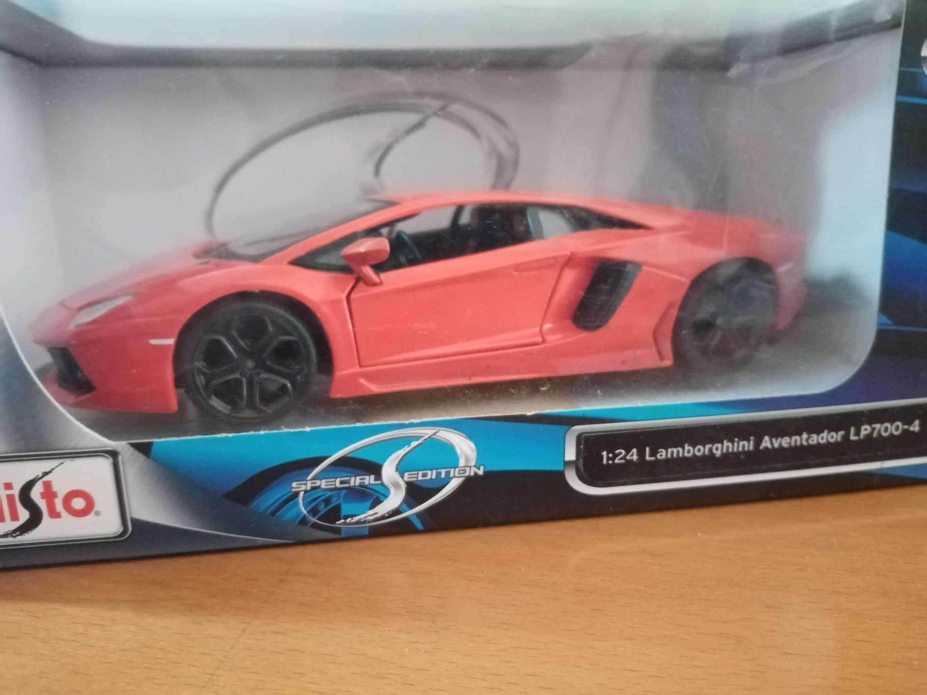 Lamborghini Aventador LP 700-4