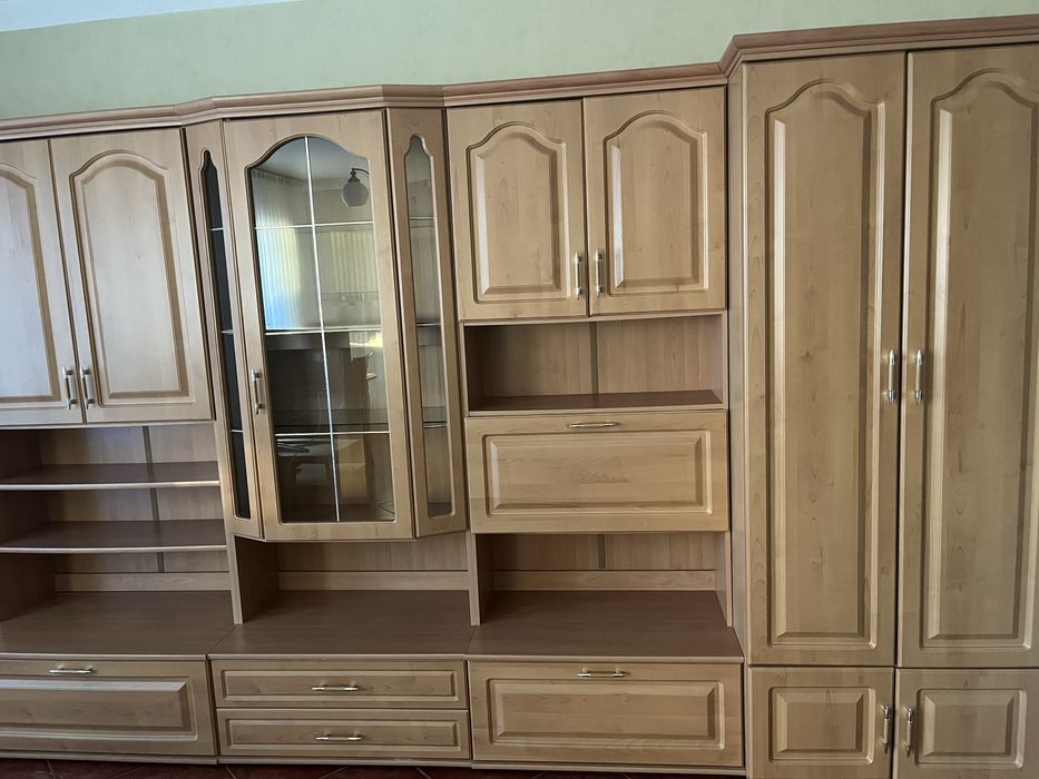 Meblościanka z witryną