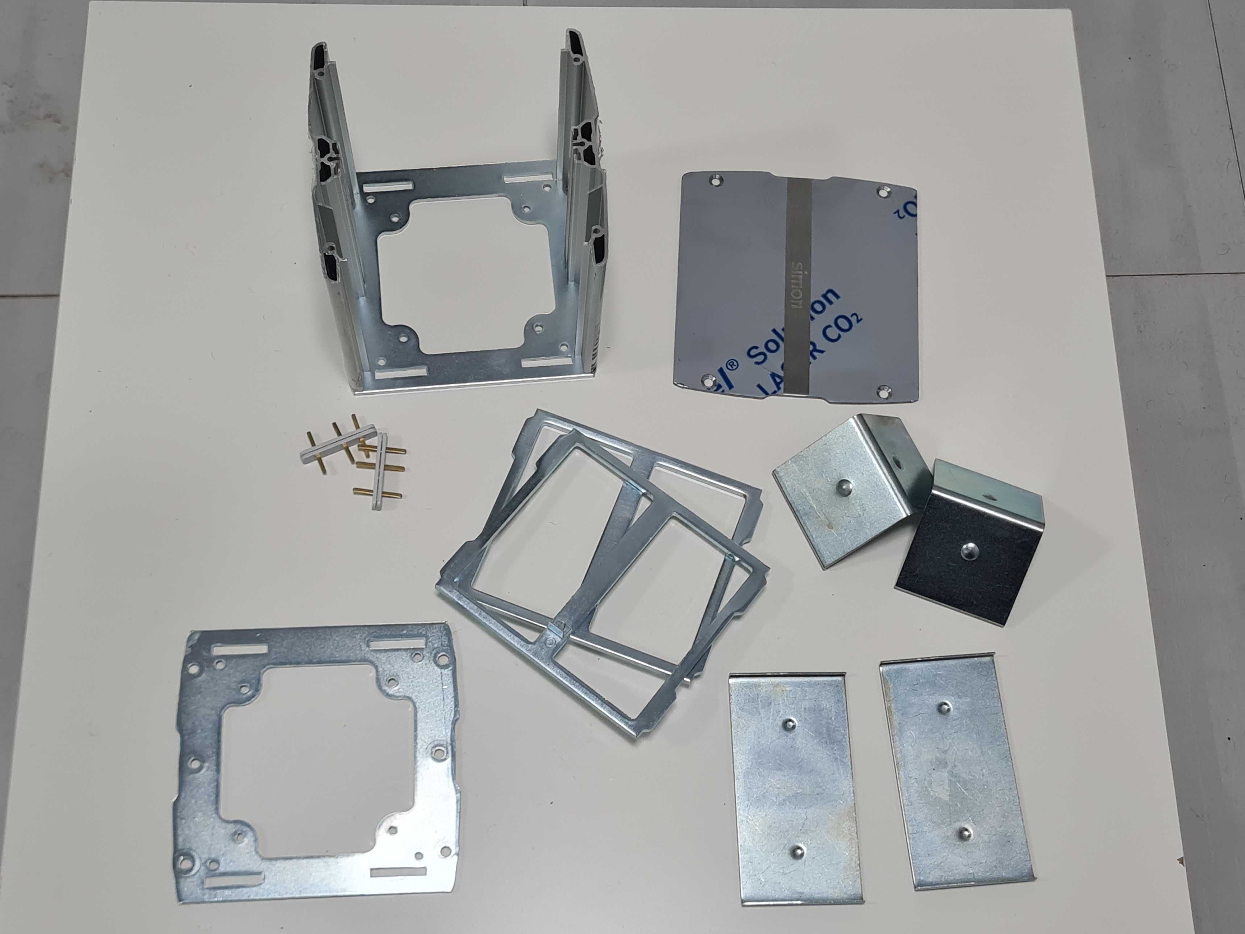 Metalowa miniwieża KT800/8 8x K45 aluminium KONTAKT SIMON  listwa
