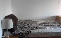 527980 - Quarto com cama de casal, com varanda, em apartamento com...