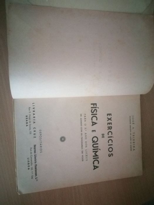 Caderno antigo Exercícios Física e Química