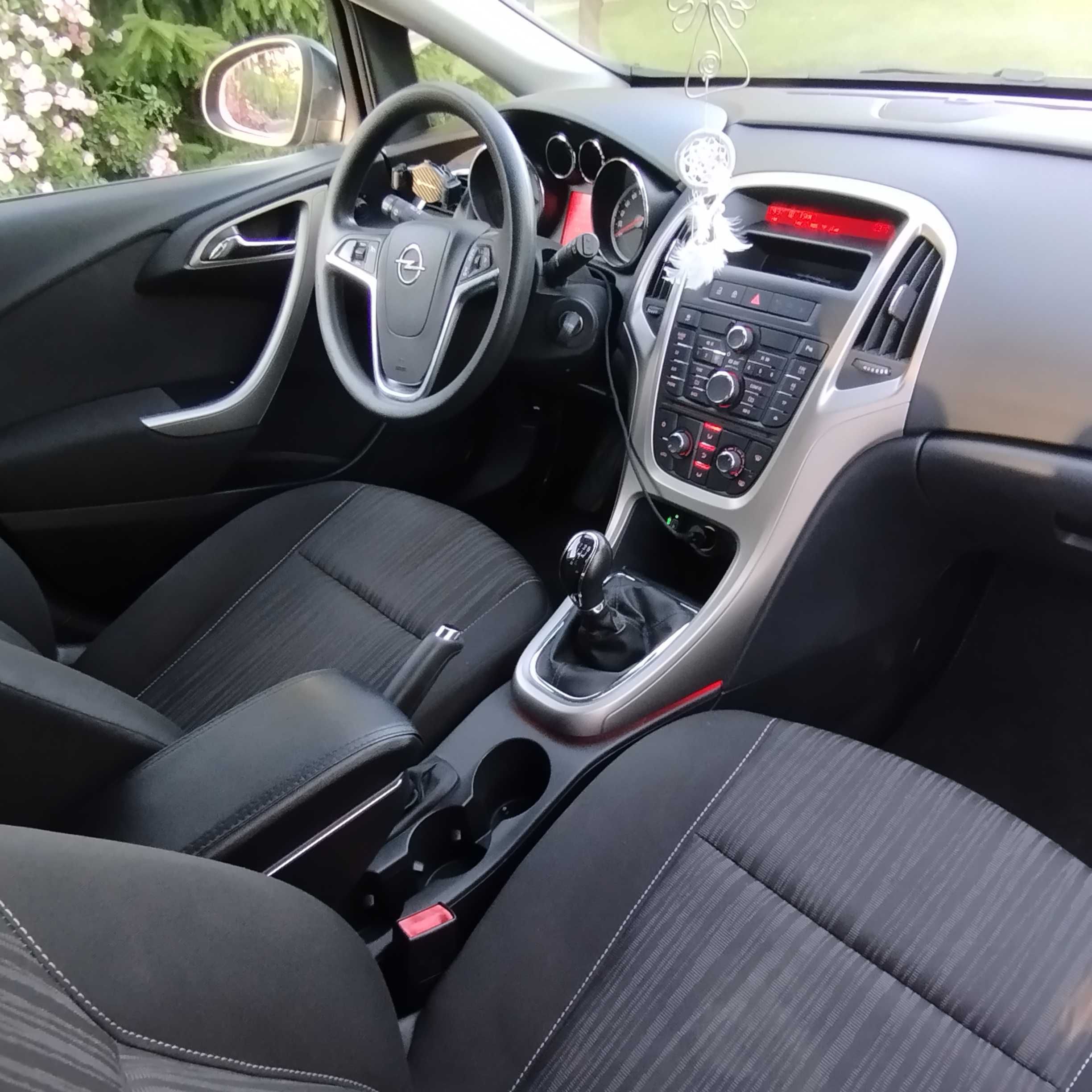 Opel Astra J, zadbany,z gazem