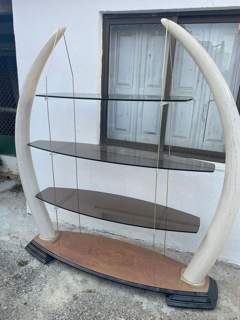 Grande estante com vidros possibilidade de entrega