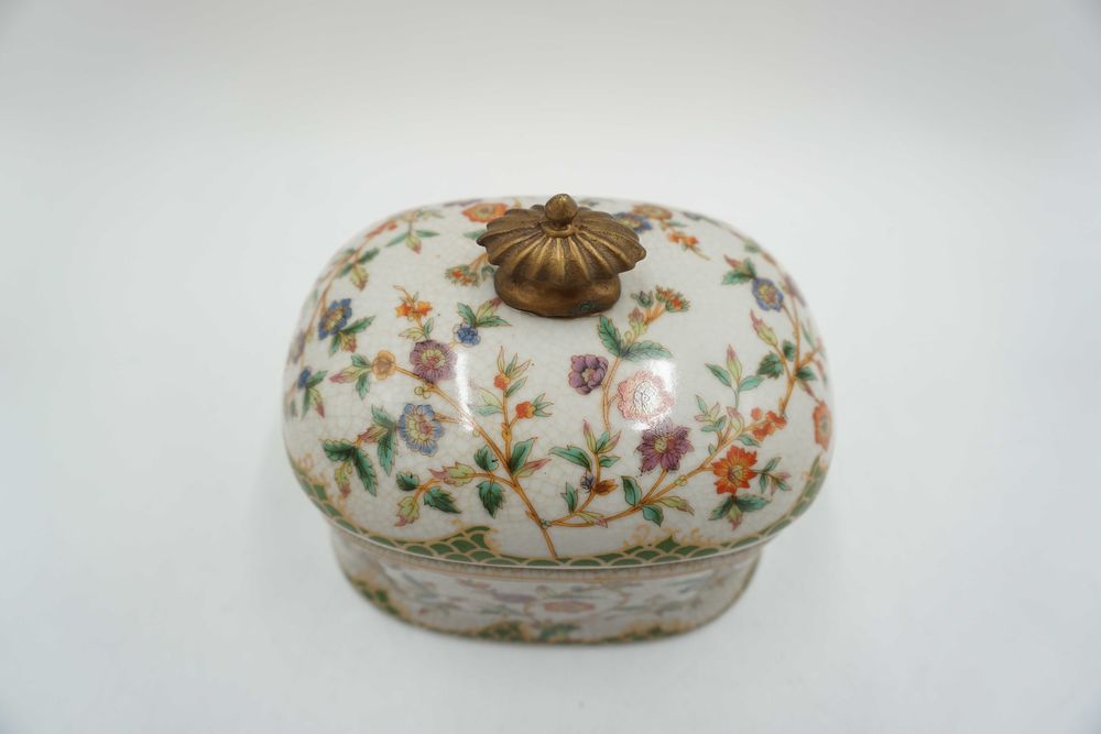 SZKATUŁKA puzderko porcelana z brązem