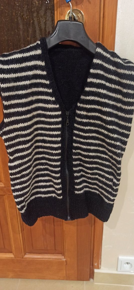 Damski ciepły sweter robiony na drutach