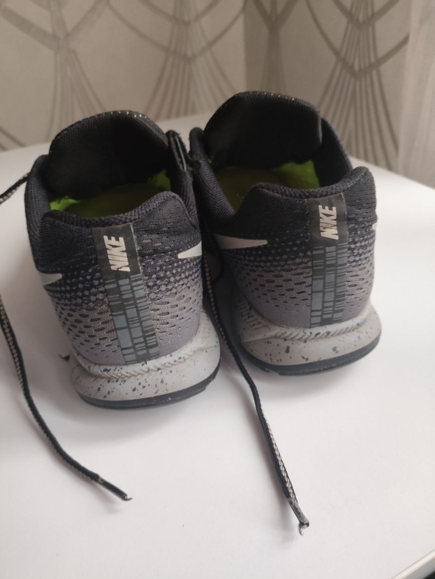 Кросівки Nike Zoom Pegasus 33 (розмір 42.5)