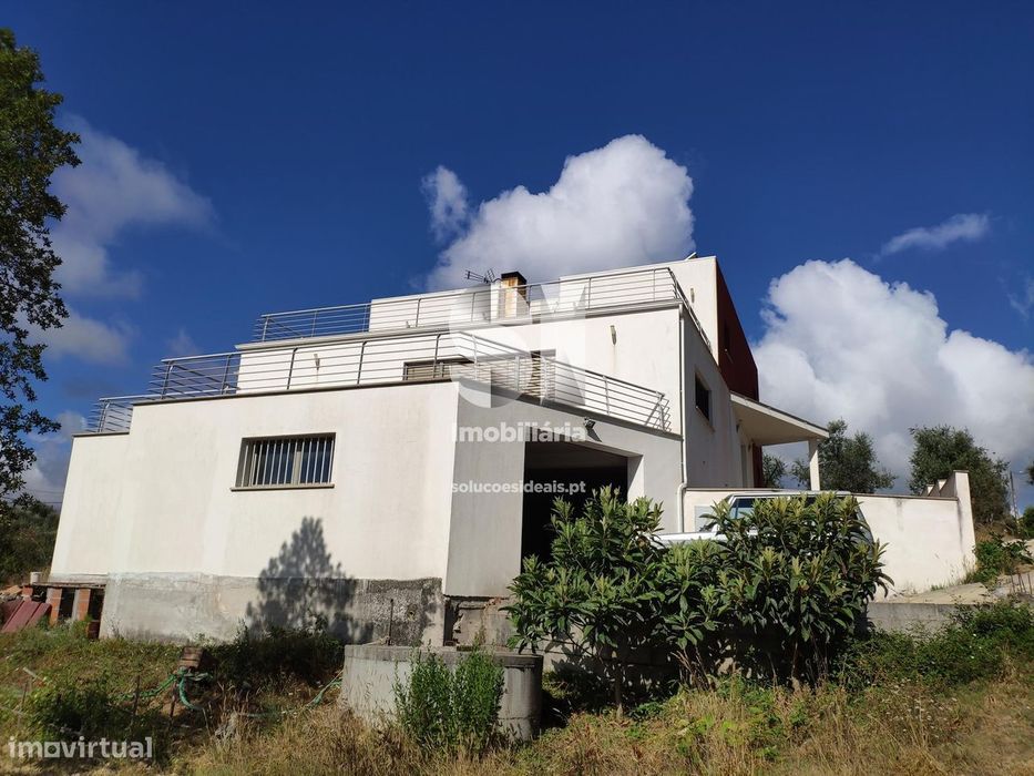 Moradia T4 +1 / V.N. Poiares