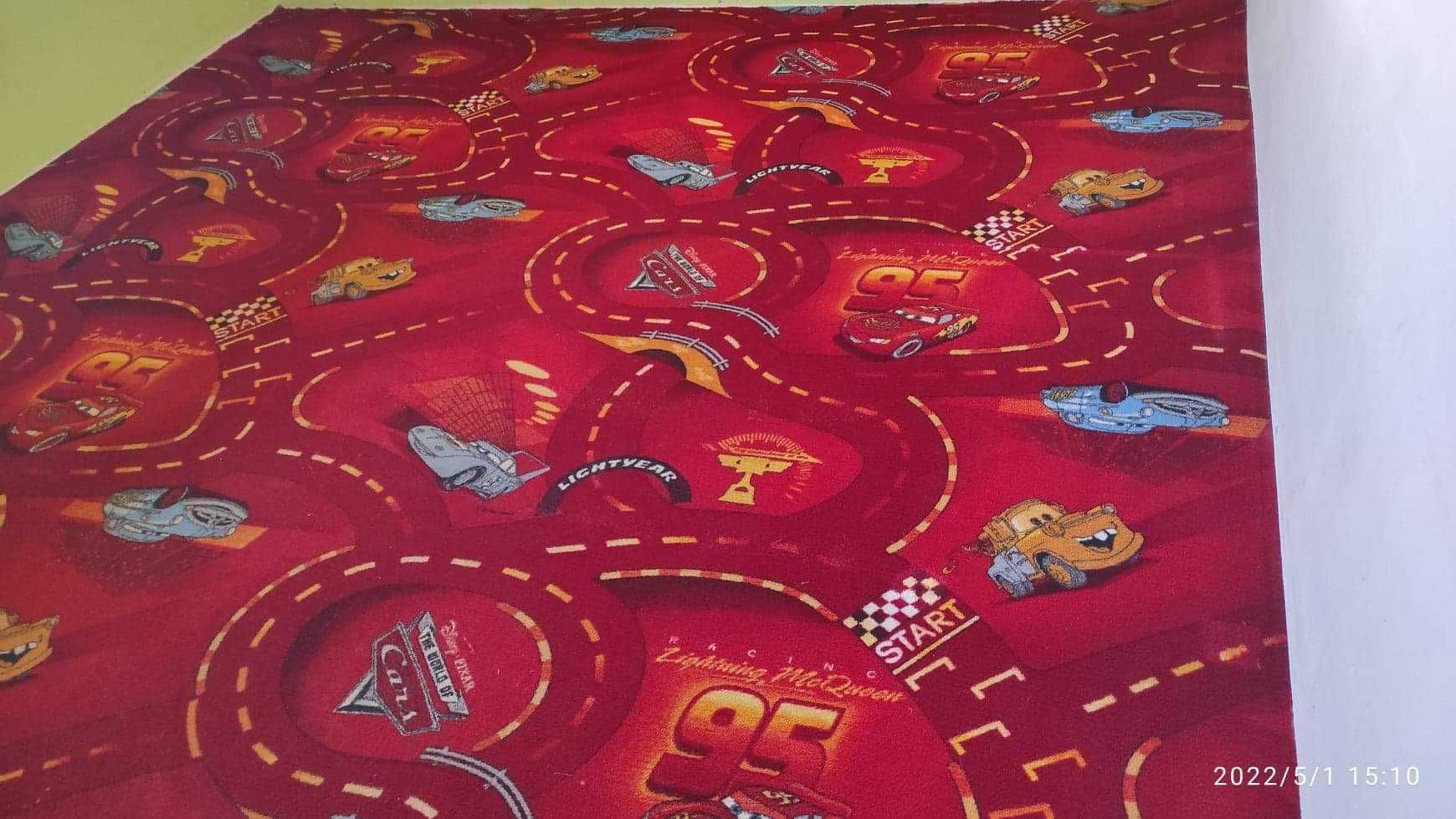 Dywan Wykładzina do pokoju dziecka Auta Cars Wyścig 4.27x2.64 m Disney