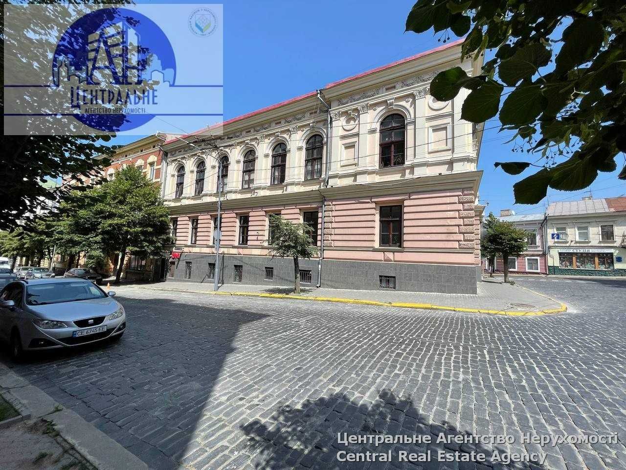 Фасадне приміщення в самому центрі. Опалення входить в ціну. Ремонт.