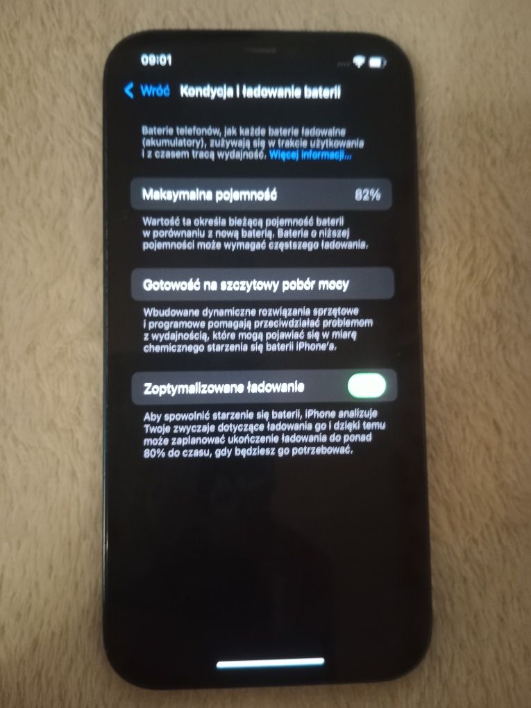 iPhone 12 82% baterii
